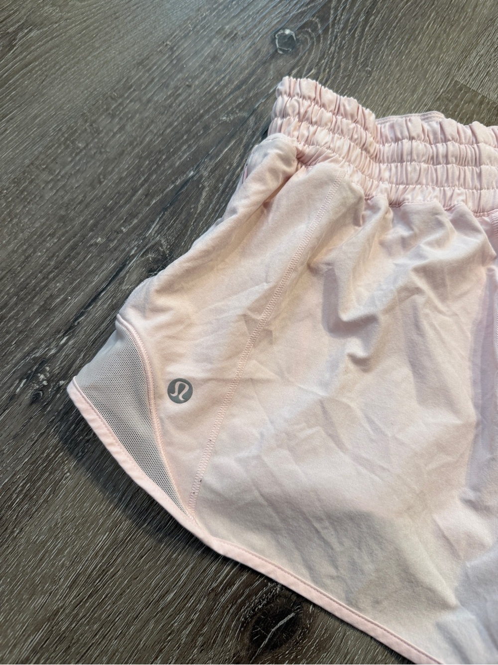 2.5” lululemon athletica Women’s hotty hot Pink Running Shorts - Picture 4 of 10